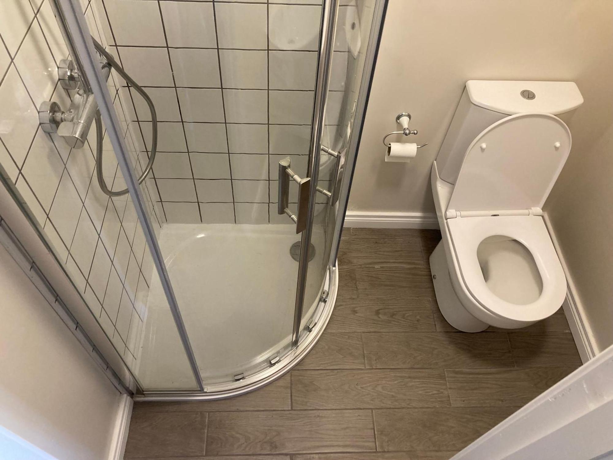 Smart 4K Tvs In All Bedrooms Double Vanity Sink Belfast Exterior foto